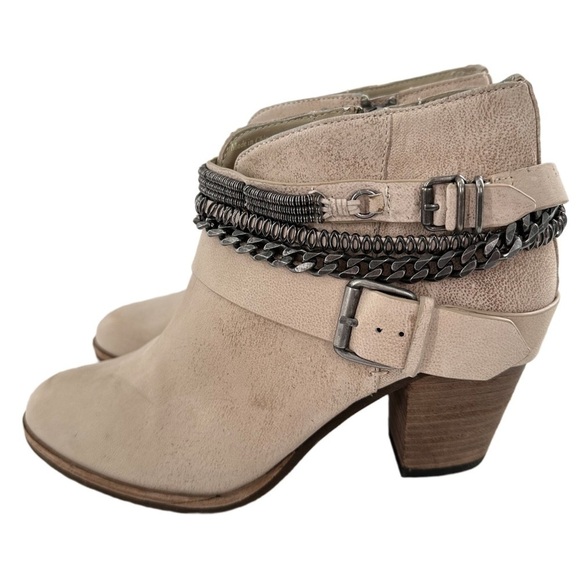 Dolce Vita ankle Yasmin booties 8 beige leather western rode buckle chain mail - Picture 4 of 13